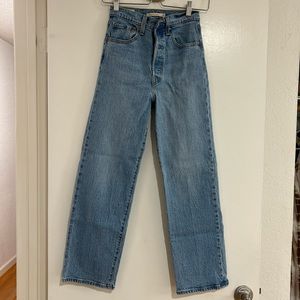 Levi’s Ribcage Straight Ankle Jeans